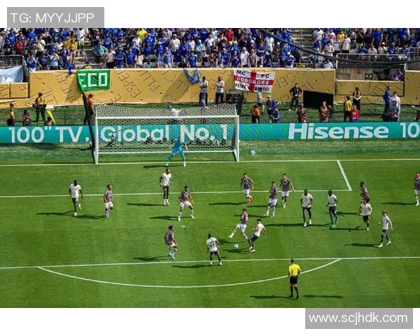 克罗斯引领足球新时代技术与智慧的完美结合展现无限可能 克罗斯引领足球新时代技术与智慧的完美结合展现无限可能