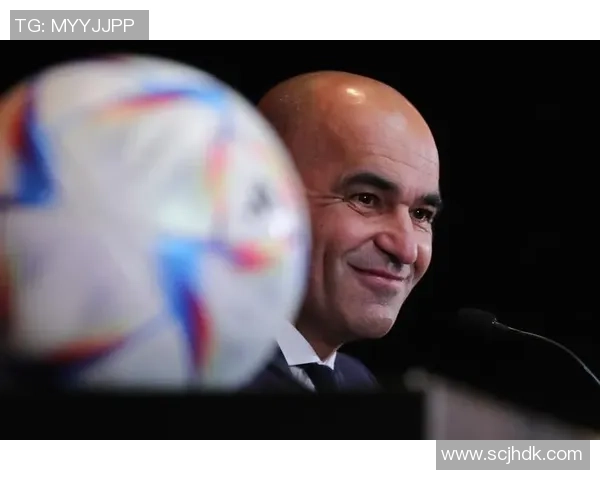 马丁内斯：从足球场上的明星到生活中的传奇人物探索他的成长与成就