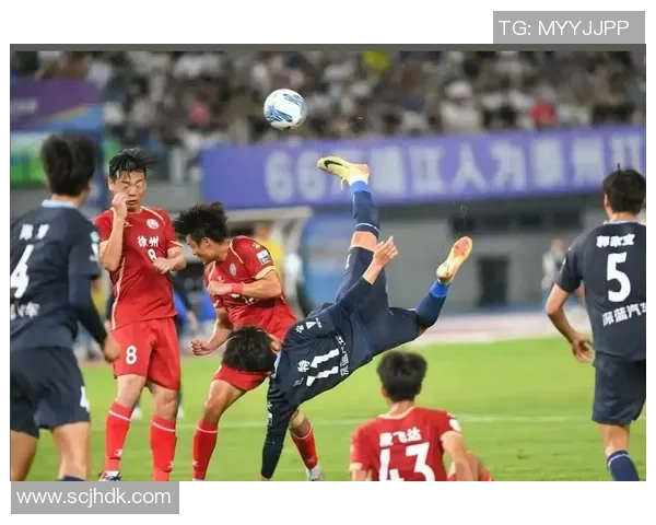 富力与权健激战回顾精彩集锦展现足球魅力与团队精神