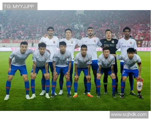 恒大与鲁能激战正酣双方争夺激烈战报回顾与精彩瞬间分析