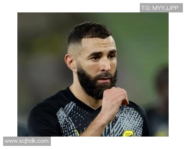 本泽马:从足球天才到传奇射手的辉煌旅程与影响力分析